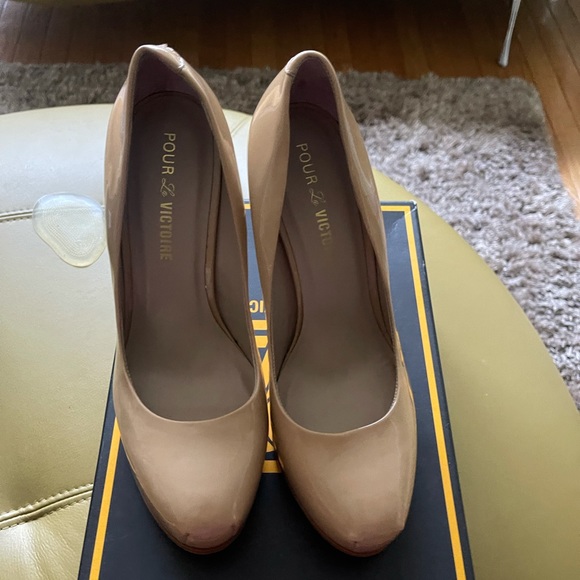 Pour La Victoire Nude Stiletto Pump - Picture 1 of 5